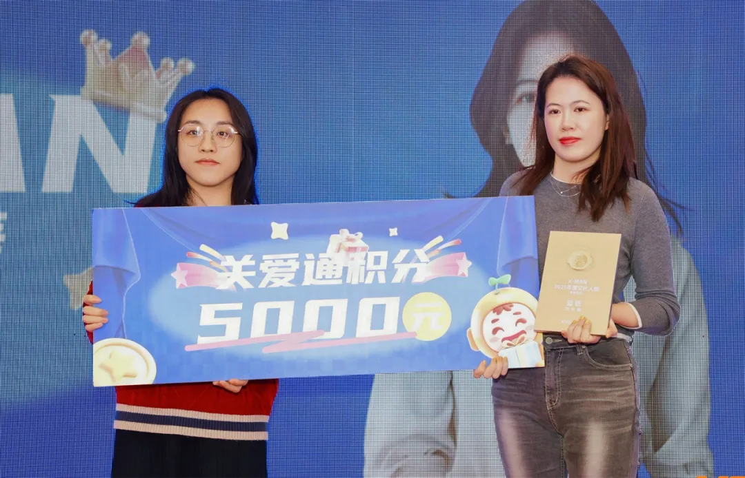 在厕所听到自己部门的八卦后,她决定出来说两句配图